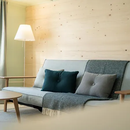 ホテル Lenk Lodge - Boutique Design Hotel & Apartments レンク
