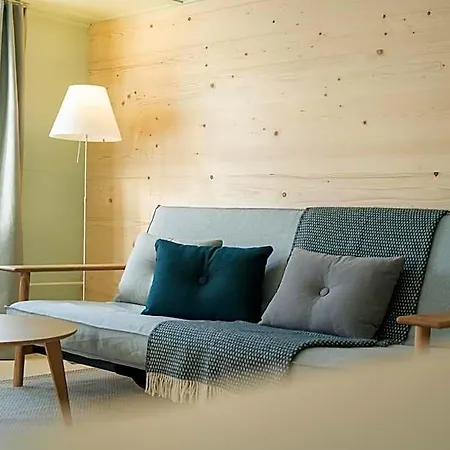 ホテル Lenk Lodge - Boutique Design Hotel & Apartments