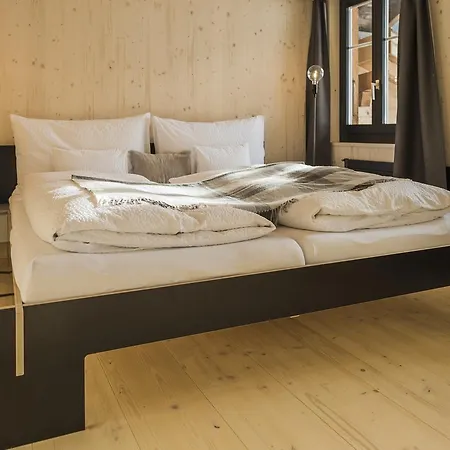 - Boutique & Design Und Apartements מלון 3*