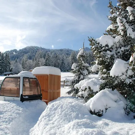 - Boutique & Design Und Apartements 3* Lenk